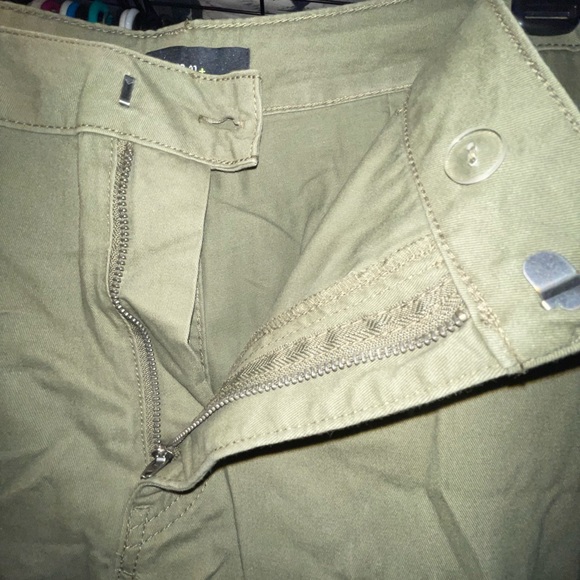 LAST CHANCE - Size 16 cargo pants w/ chain - Picture 3 of 6